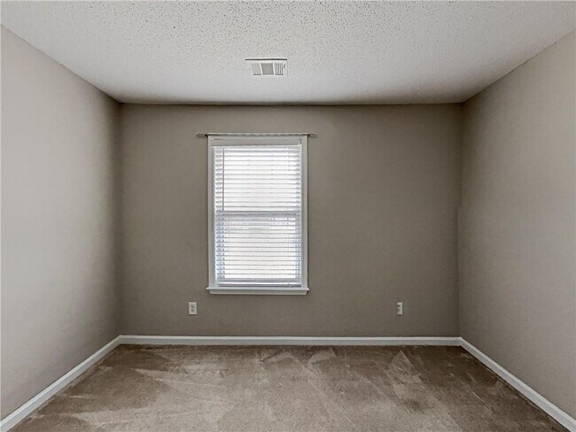 Building Photo - 3930 Lake Lanier Dr NW