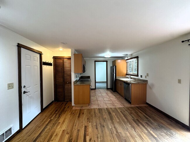 Building Photo - 3Bd/2Ba Sammamish House