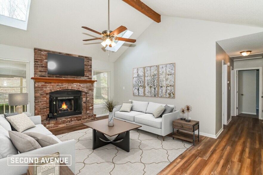 Building Photo - 716 SE Shamrock Ln