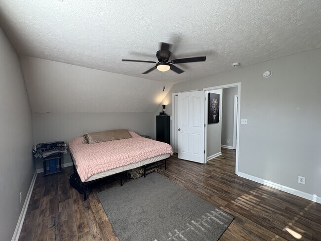 Building Photo - 515 Fox Trot Dr
