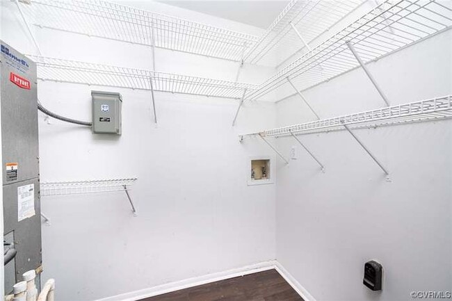 Building Photo - 9008 Stonebrook Dr