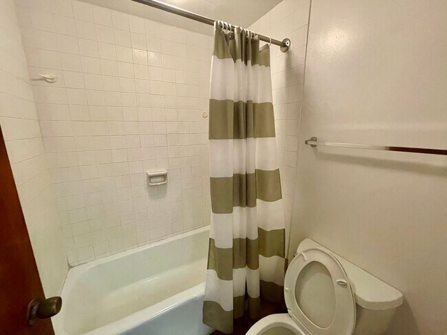 Building Photo - 1Bedroom, 1 Bathroom Unit in Naniwa Gardens, Hawaii Kai, AVAILABLE Soon!