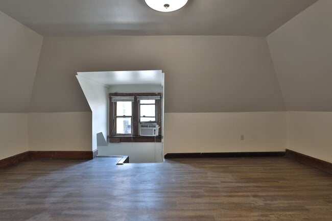 Building Photo - 122 Frambes Ave