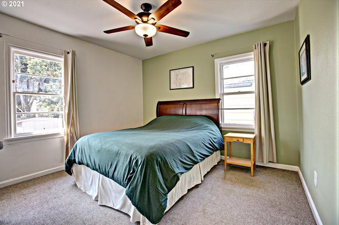 Master Bedroom - 8124 SE Market St