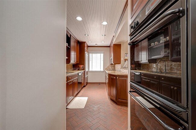 Building Photo - 6329 Del Monte Dr