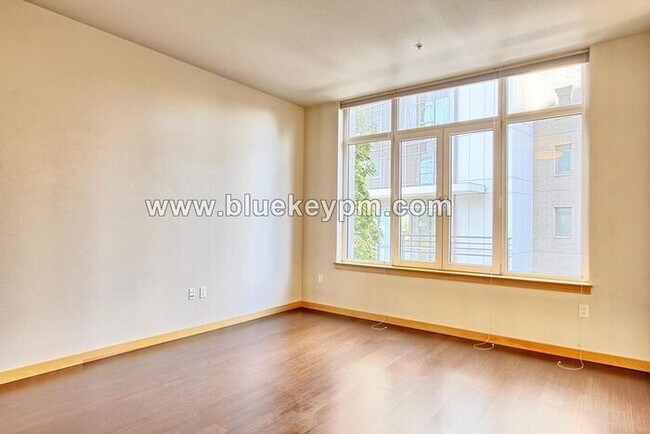 Building Photo - REDUCED RENT... #207- 1 Bed 1 Bath Condo in the Pearl District