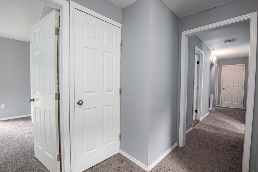 Building Photo - 399 S Division St