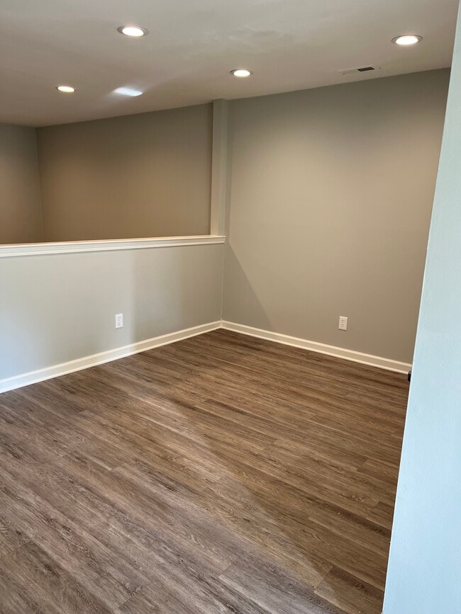 Building Photo - 302 Fountain Hall Ct