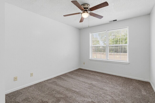 Building Photo - 1 Bed 1 Bath Apartment
