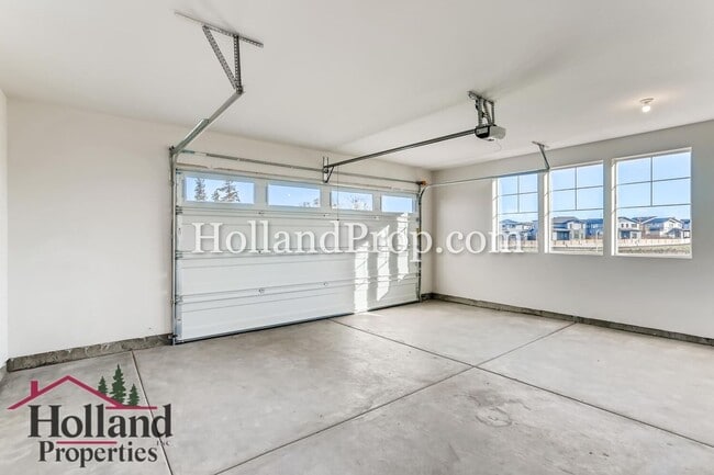 Building Photo - Modern Luxury Living Near Intel, Parks & Everything You Need!