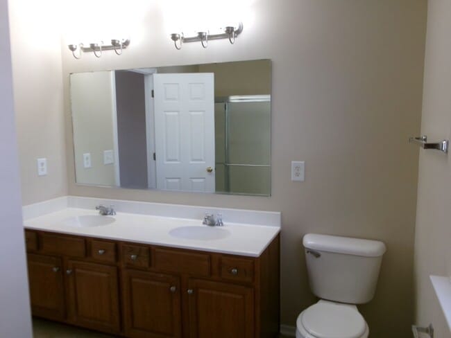 Building Photo - 3 bedroom, 2.5 bath home located in Bellegrove Preserve