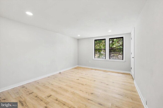 Building Photo - 269 Monroe St