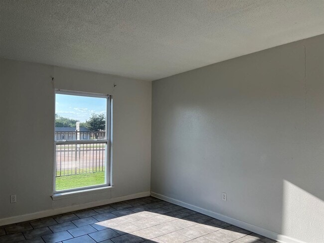 Building Photo - 2107 NW 38th St