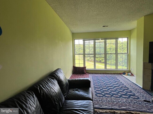 Building Photo - 12100 Greenway Ct