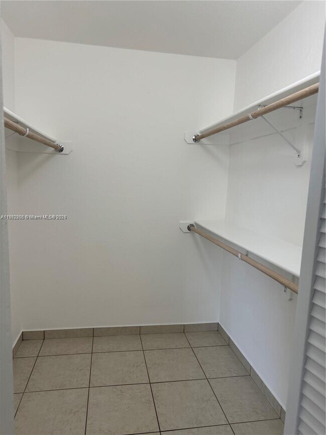 Building Photo - 7110 Fairway Dr