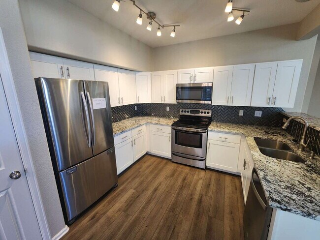Building Photo - Spacious Two-Suite Townhome With Garage, Fireplace And Community Pool