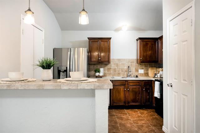 Building Photo - 756 River Garden Dr
