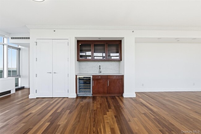 Building Photo - 3220 Arlington Ave