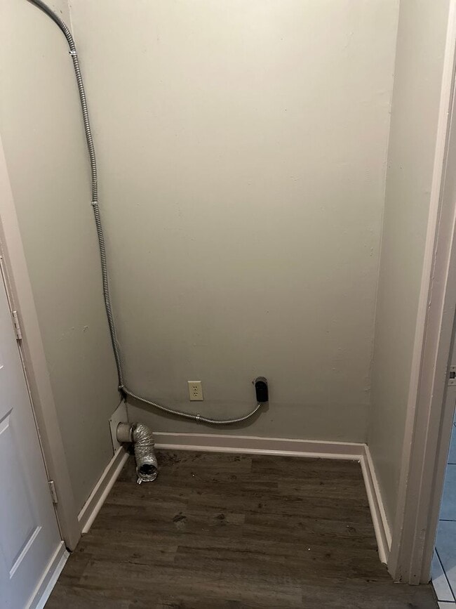 Building Photo - 3-Bed, 2-Bath Springdale Home with Split F...