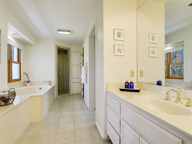 Building Photo - 1901 Yaupon Valley Rd