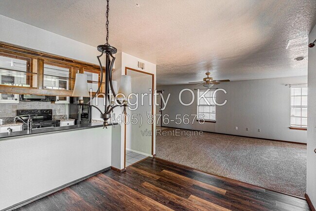 Building Photo - 4400 Hemingway Dr