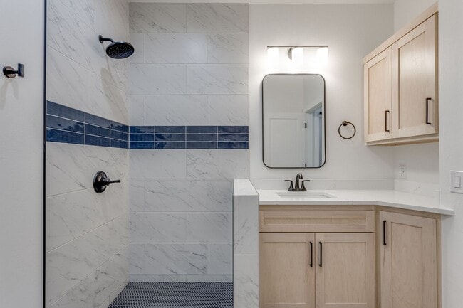 Building Photo - Warm, Modern & Welcoming — Beautiful 4 Bed, 3 Bath New Build