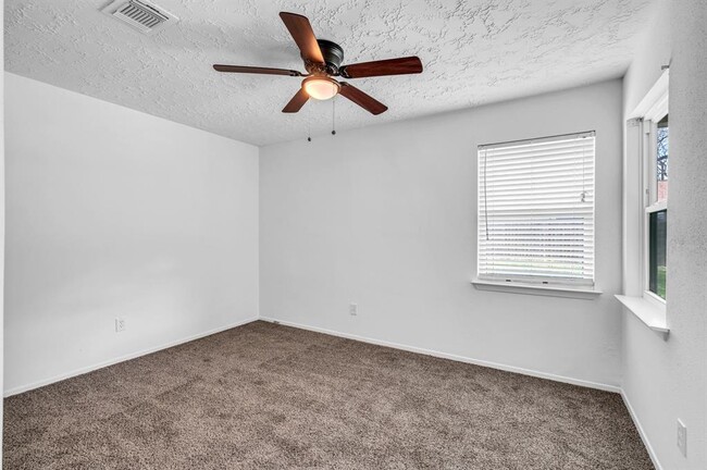 Building Photo - 2402 Blue Mist Ct