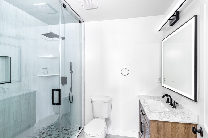 Building Photo - 8143 Hinds Ave