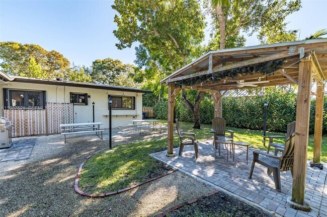 Building Photo - 7720 SW 59th Ct