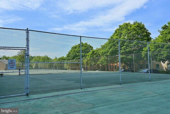 Building Photo - 7420 Westlake Terrace