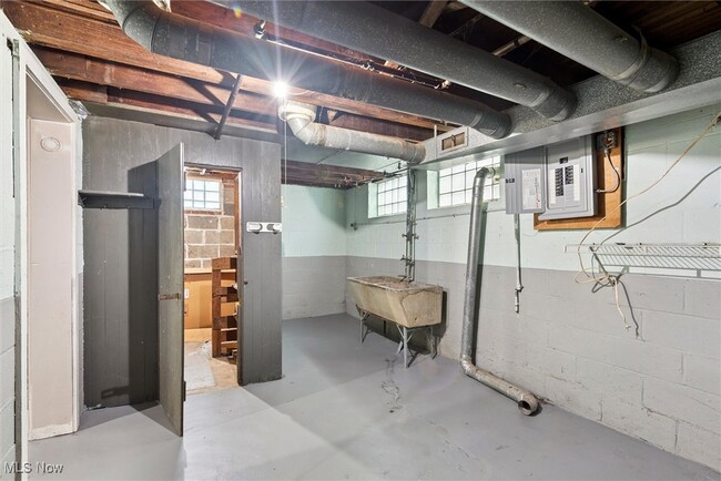 Building Photo - 4723 W 125th St