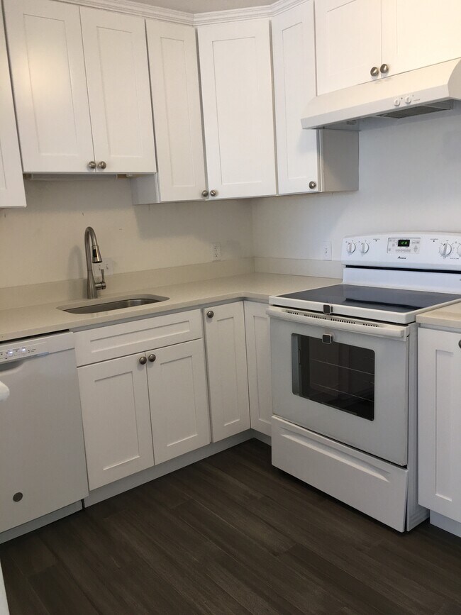 kitchen - 51 Warren St