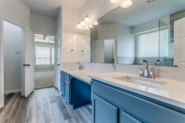 Building Photo - 817 Rushmore Dr