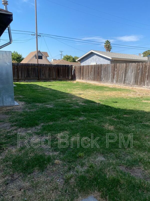 Building Photo - 489 Cedar Ave