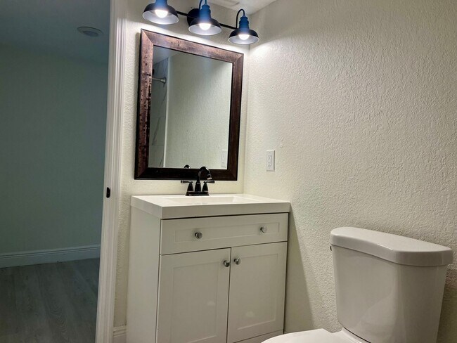 Building Photo - Updated 3/2 in St.Pete