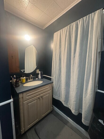 Building Photo - 35 Sherman Ave