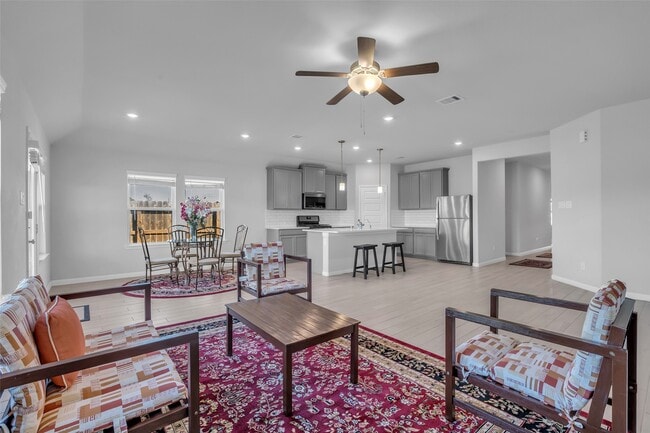 Building Photo - 1202 Oak Barrel Run