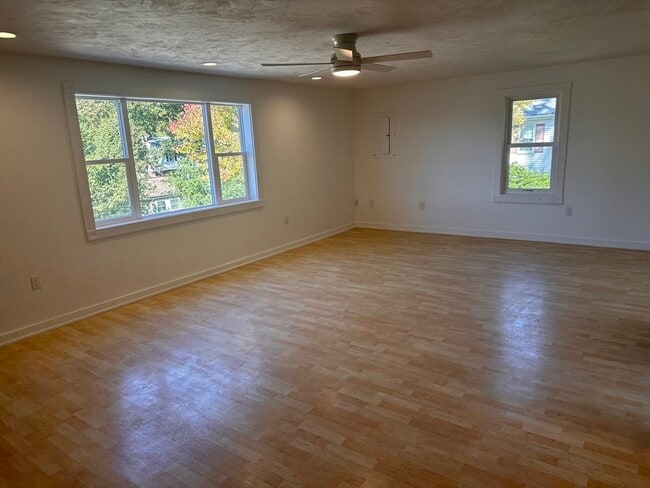 Building Photo - 39 Raymond St