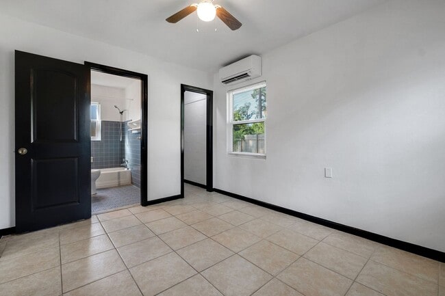 Building Photo - Convenient & Comfortable 1/1 – Updated and...