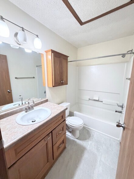Building Photo - 186 Macfalls Way