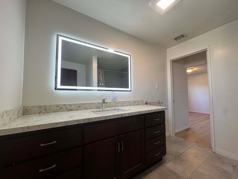 Bathroom 2 (different angle) - 5033 Campo Rd