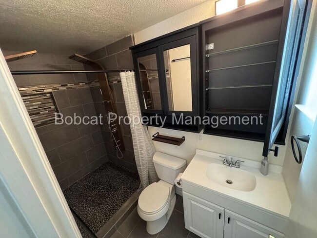 Building Photo - 2523 Baker Dr