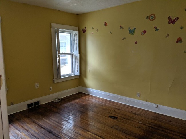 Building Photo - 106 Huntington Park