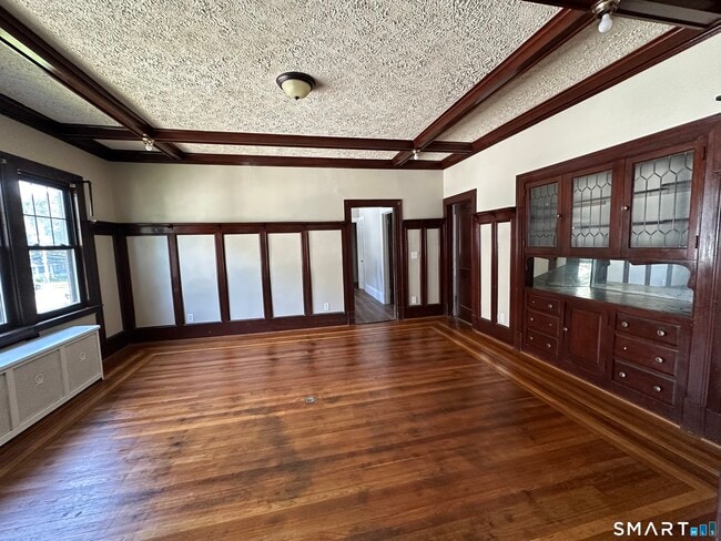 Building Photo - 304 Edgewood St