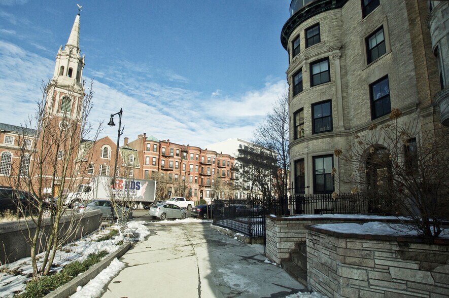 Building Photo - 870 Beacon St