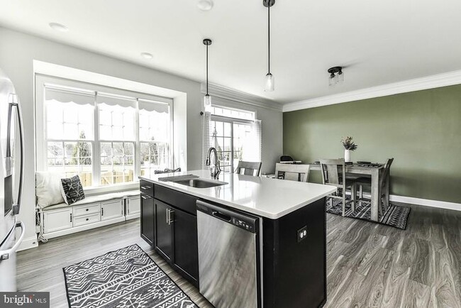Building Photo - 15390 Ballerina Lp