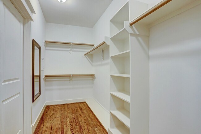 Building Photo - 5217 Darling St