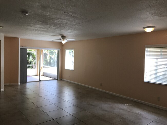 Building Photo - 6109 Reynolds St