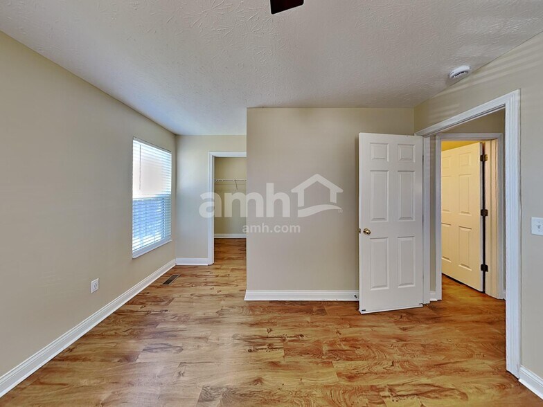 Building Photo - 10408 Lynchburg Dr