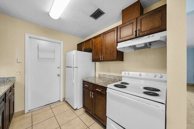 Building Photo - 7750 Betty Louise Dr